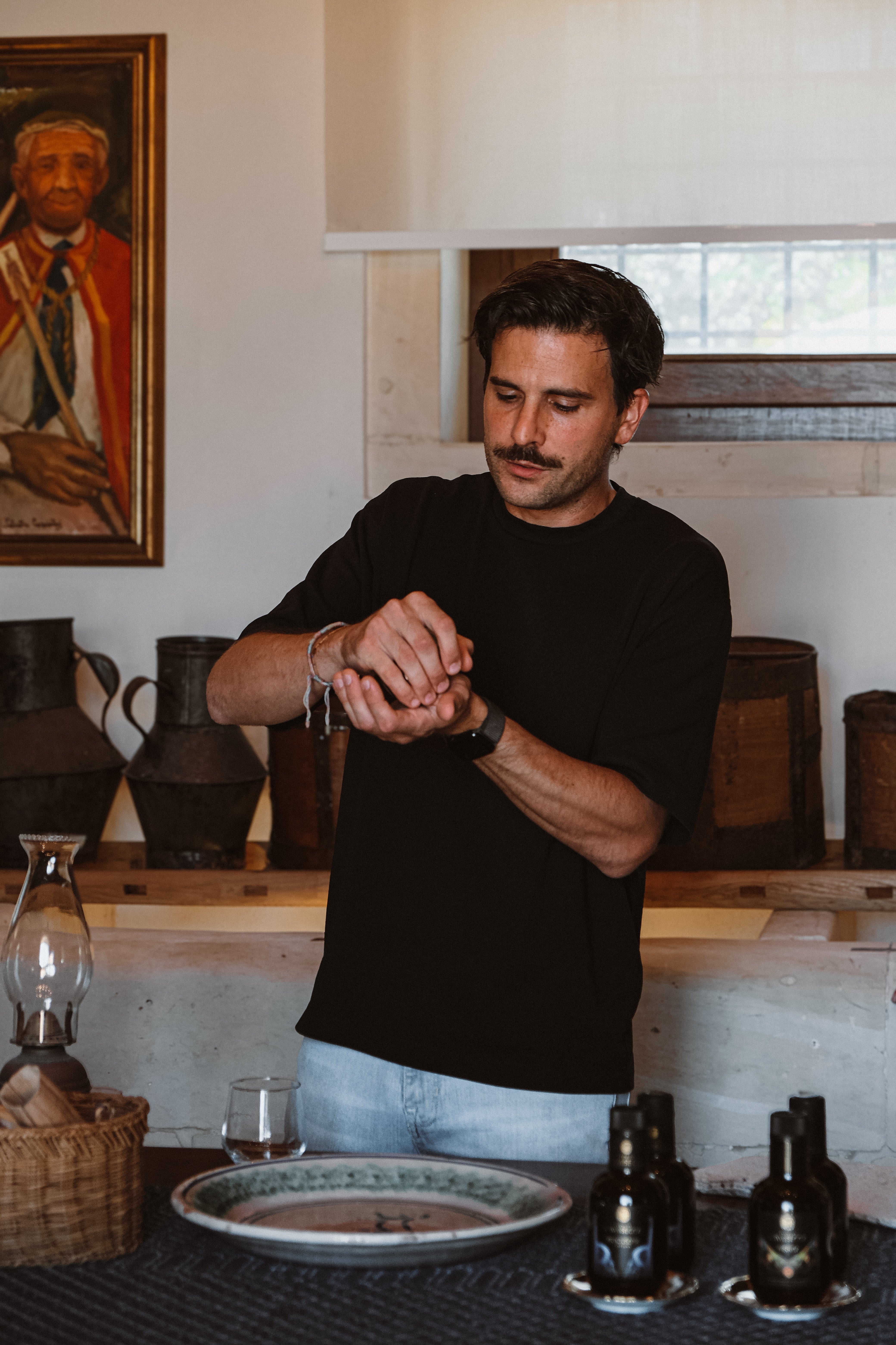 Che pensereste se degli amici vi invitassero per bere un bicchiere di olio?